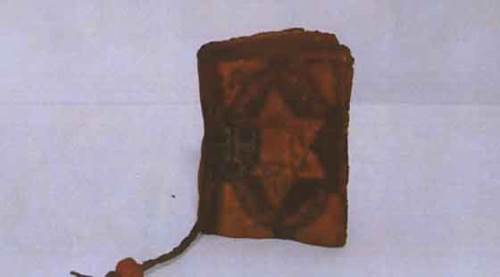 Altın yaldızlı Tevrat ele geçirildi