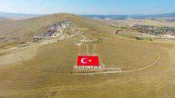 Altıntaş’A Dev Türk Bayrağı
