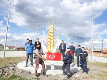 Altıntaş’Ta ’’Başak Temalı Kardeşlik Anıtı’’
