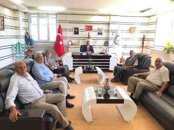 Altıntaş’Ta Gaziler Başkan Arif Teke’Yi Ziyaret Etti
