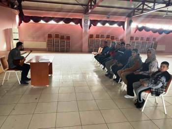 Altıntaş’Ta Halk Oyunları Kursu
