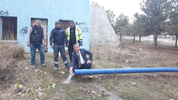 Altıntaş’Ta İçme Suyu Hattı Yenileme Çalışmaları
