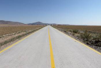 Altıntaş’Ta Köy Yollarına İlk Kez Beton Asfalt
