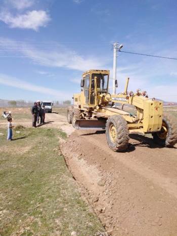 Altıntaş’Ta Köy Yolu Çalışmaları
