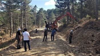 Altıntaş’Ta Orman Yol Yapım Çalışmaları
