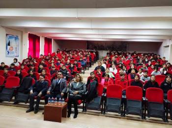 Altıntaş’Ta Ortaokul Öğrencilerine İnsan Hakları Eğitimi
