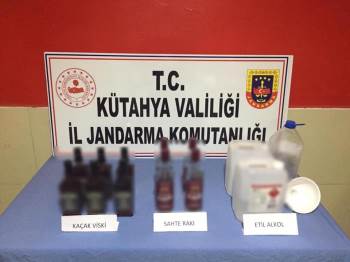 Altıntaş’Ta Sahte İçki Operasyonu: 2 Gözaltı
