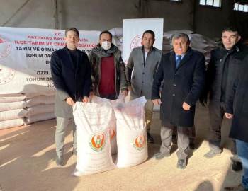 Altıntaş’Ta Selden Zarar Gören Çiftçilere Buğday Tohumu Desteği

