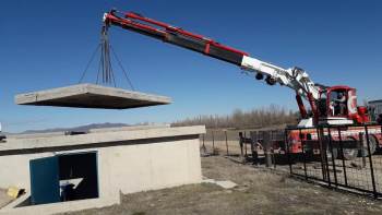 Altıntaş’Ta Tarım Arazilerine Su Verme Çalışmaları
