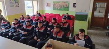 Altıntaş’Ta Veteriner Hekimler Kolluk Kuvvetlerine Eğitim Verdi
