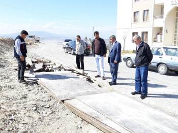 Altıntaş’Ta Yol Genişletme Ve Peyzaj Çalışmaları
