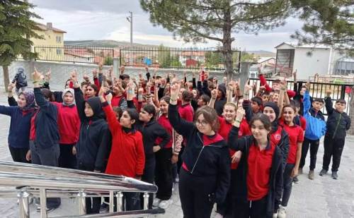 Altıntaşlı öğrencilerden Filistin için anlamlı etkinlik