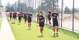 Altyapıda top başı