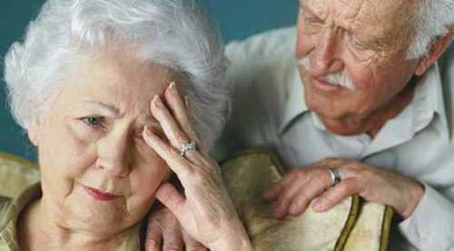 Alzheimer hasta yakınlarını da etkiliyor