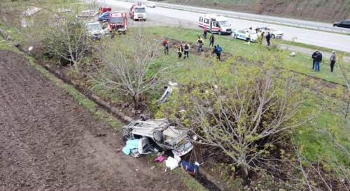 Amasya'da feci kaza! Tarlaya uçtular: 1 ölü, 2 yaralı