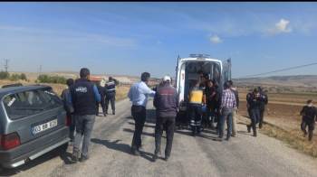 Ambulans Helikopter Kazada Ağır Yaralanan Kişi İçin Karayoluna İndi
