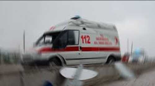 AMBULANS KAZA YAPTI: 5 KİŞİ YARALANDI