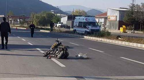 Ambulans motosiklet ile çarpıştı: 1 ölü