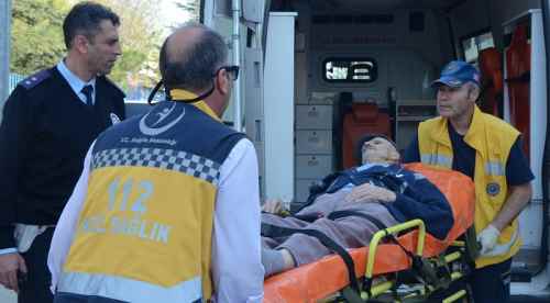 Ambulanslarla oy kullanmaya gittiler