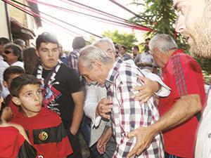 Amigo Orhan duygulandı