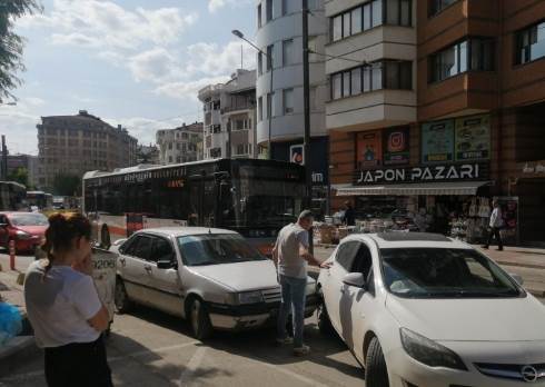 Ana cadde’de kaza ucuz atlatıldı