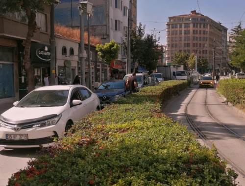 Ana caddede bitmeyen çile: Kavşak yine kilitlendi