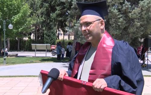 Anadolu Üniversitesi Açıköğretim Sistemi mezunları azimleriyle alkış aldı