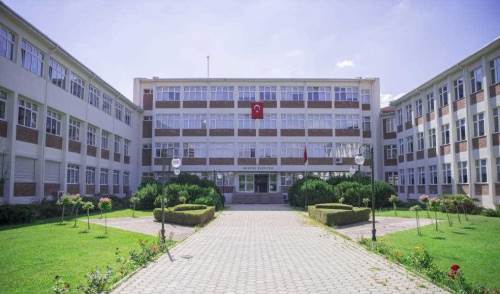 Anadolu Üniversitesi Edebiyat Fakültesi başarılı mezunlar yetiştiriyor