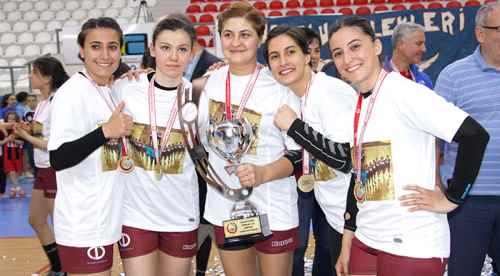 Anadolu Üniversitesi kupaya kavuştu