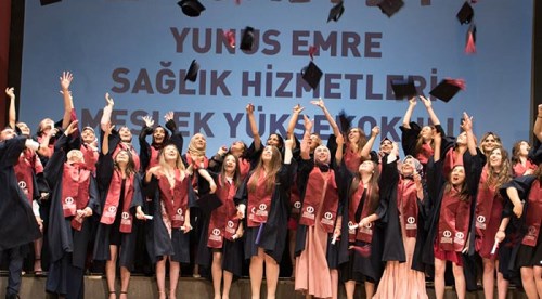 Anadolu Üniversitesi mezunlarını uğurluyor