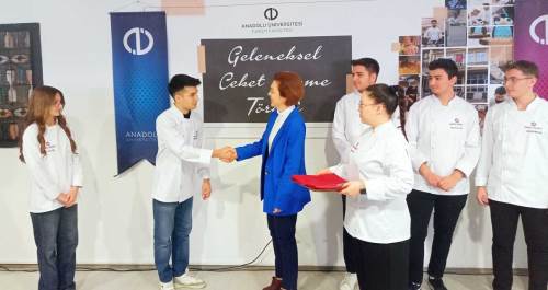 Anadolu Üniversitesi'nde "Geleneksel Ceket Giydirme Töreni" yapıldı