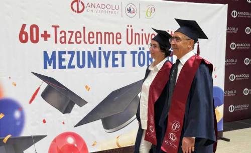 Anadolu Üniversitesi'nde 60 yaşından sonra mezuniyet heyecanı