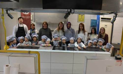 Anadolu Üniversitesi'nde çocuklar gastronomi dünyasını keşfetti