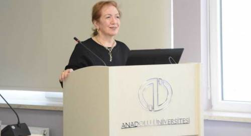 Anadolu Üniversitesi'nde dil terapileri konuşuldu