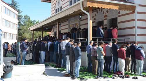 Anadolu Üniversitesi'nde ilk Cuma Namazı