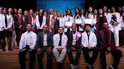 Anadolu Üniversitesi’nde ilk diyetisyen mezunları yemin etti