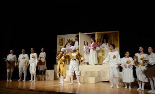 Anadolu Üniversitesi’nde komedi rüzgarı: Kibarlık Budalası sahnelendi