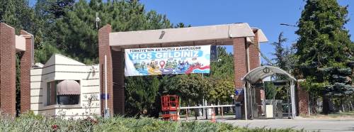 Anadolu Üniversitesi'nde öğrencilere renkli karşılama