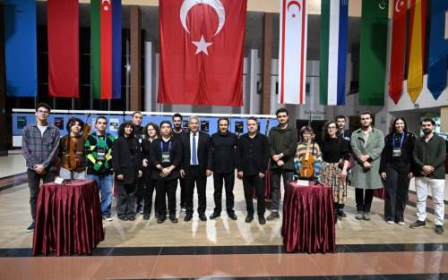 Anadolu Üniversitesi’nde öğrencilerin çalgı yapımı sergisi büyük ilgi gördü