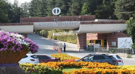  Anadolu Üniversitesi’nden burs imkanları: Hem yemek, hem barınma...