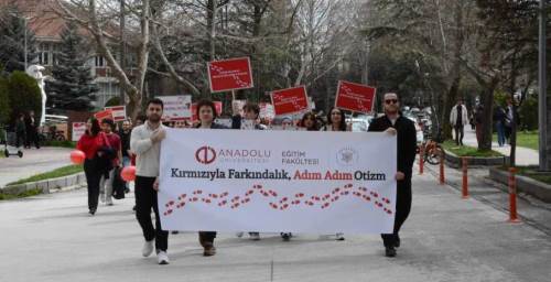 Anadolu Üniversitesi’nden otizm farkındalığına kırmızı yürüyüş