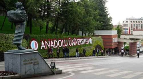 Anadolu Üniversitesi'ne ne oldu?