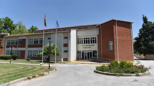 Anadolu Üniversitesi Sağlık Bilimleri Fakültesi eğitim alanındaki ilkleriyle konuşuluyor