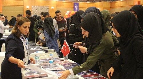 Anadolu Üniversitesi standına yoğun ilgi