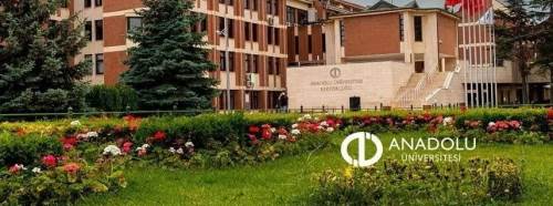 ANADOLU ÜNİVERSİTESİ TABAN PUANLARI 2026: 2 ve 4 yıllık bölümler, kontenjanlar ve başarı sıralamaları