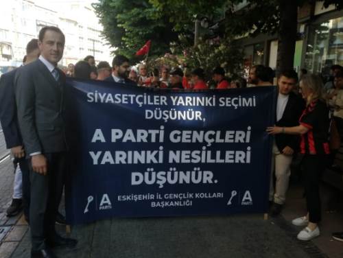 Anahtar Parti’den bando eşliğinde kortej