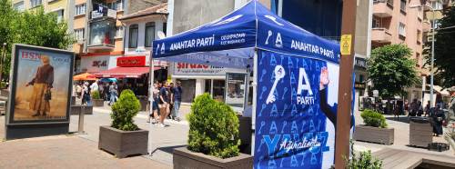 Anahtar Parti Eskişehir'de üye çalışmalarını stantlarla sürdürüyor