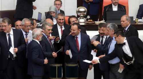 Anayasa değişiklik teklifinin 1. turu sona erdi