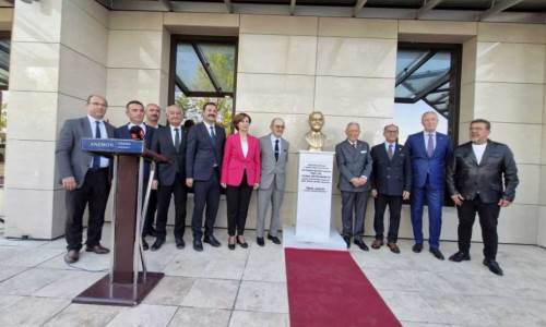 Anemon Otel'den Yılmaz Büyükerşen'e jest!