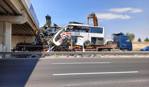 Ankara'da feci kazada hurdaya dönen otobüs yoldan kaldırıldı